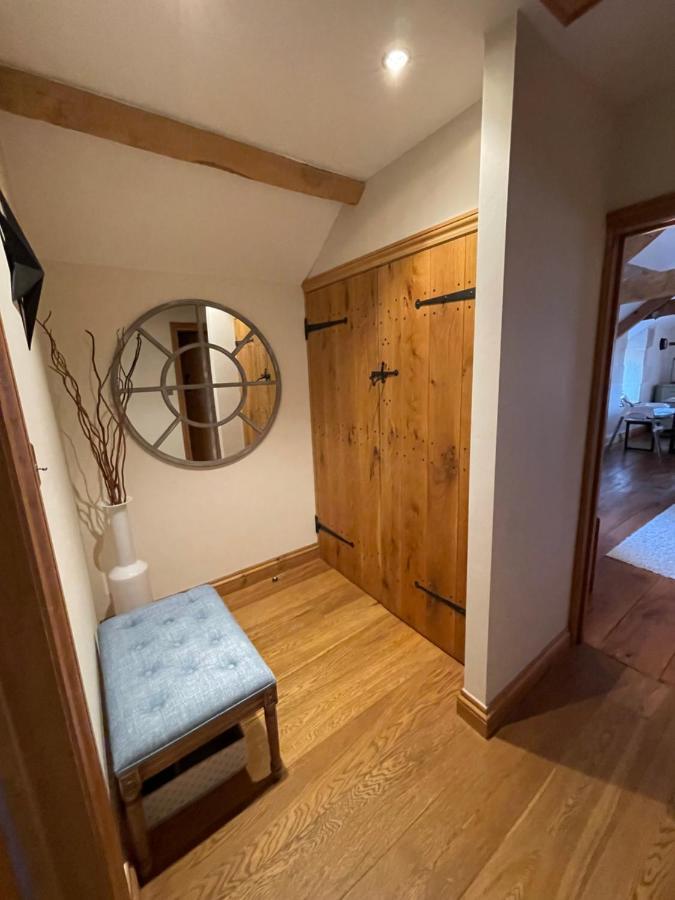 The Cider Barn - Spacious First Floor Apartment Set Within Barn Conversion Cheltenham Exterior photo